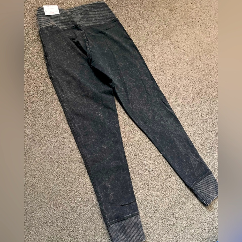 NEW Aerie Chill Play Move Leggings size Medium w tags